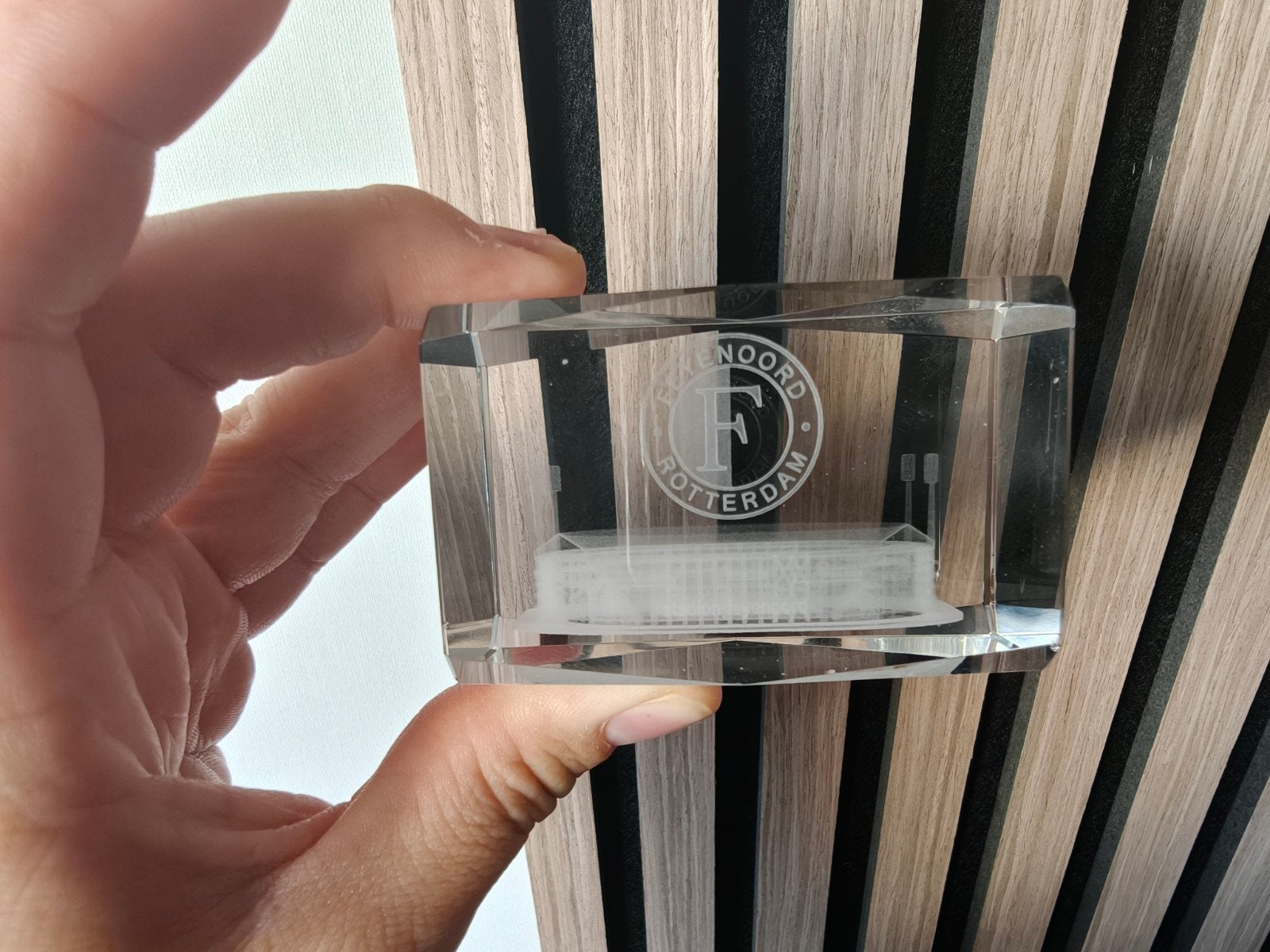 Feyenoord stadion de Kuip 3d in glas gelaserd, Ophalen of Verzenden, Nieuw, Blauw, Ogen