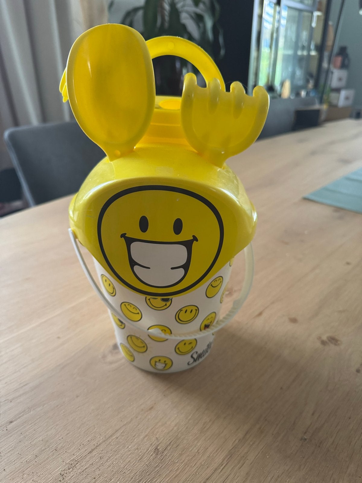Geel strandemmer setje met gieter en vormpjes - Smiley, Ophalen of Verzenden, Gebruikt