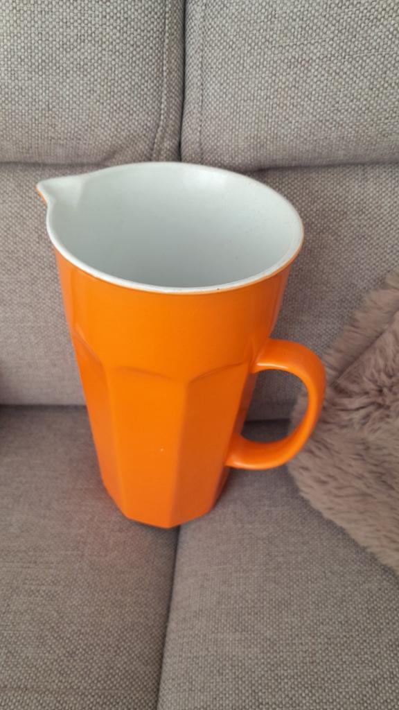 Oranje waterkan - Handig en stijlvol voor elke tafel, Huis en Inrichting, Kunststof, Ophalen of Verzenden, Oranje, Overige typen