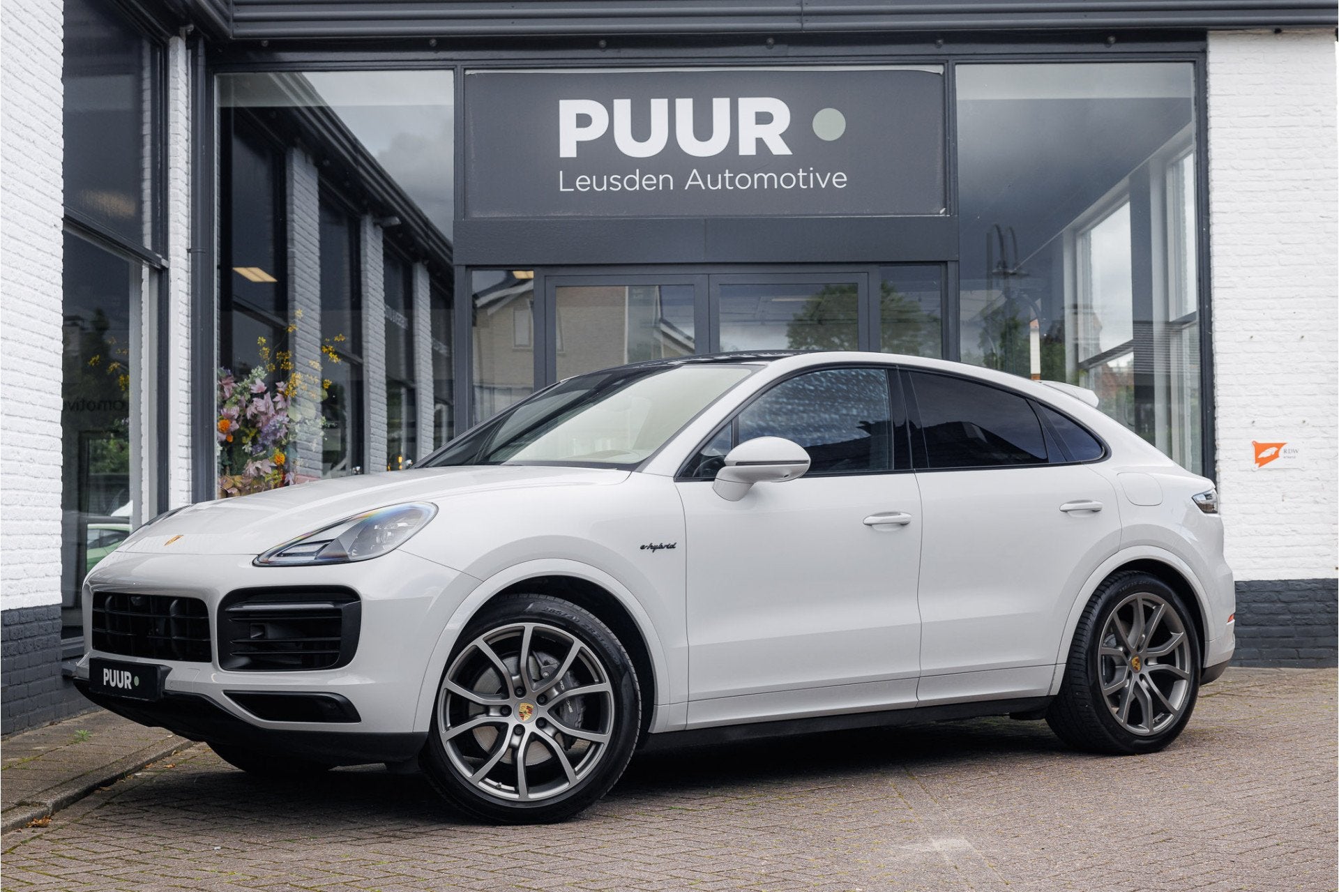 Porsche Cayenne Coupé 3.0 E-Hybrid Platinum Edition Kreide, Automaat, Cayenne, Gebruikt, Zwart