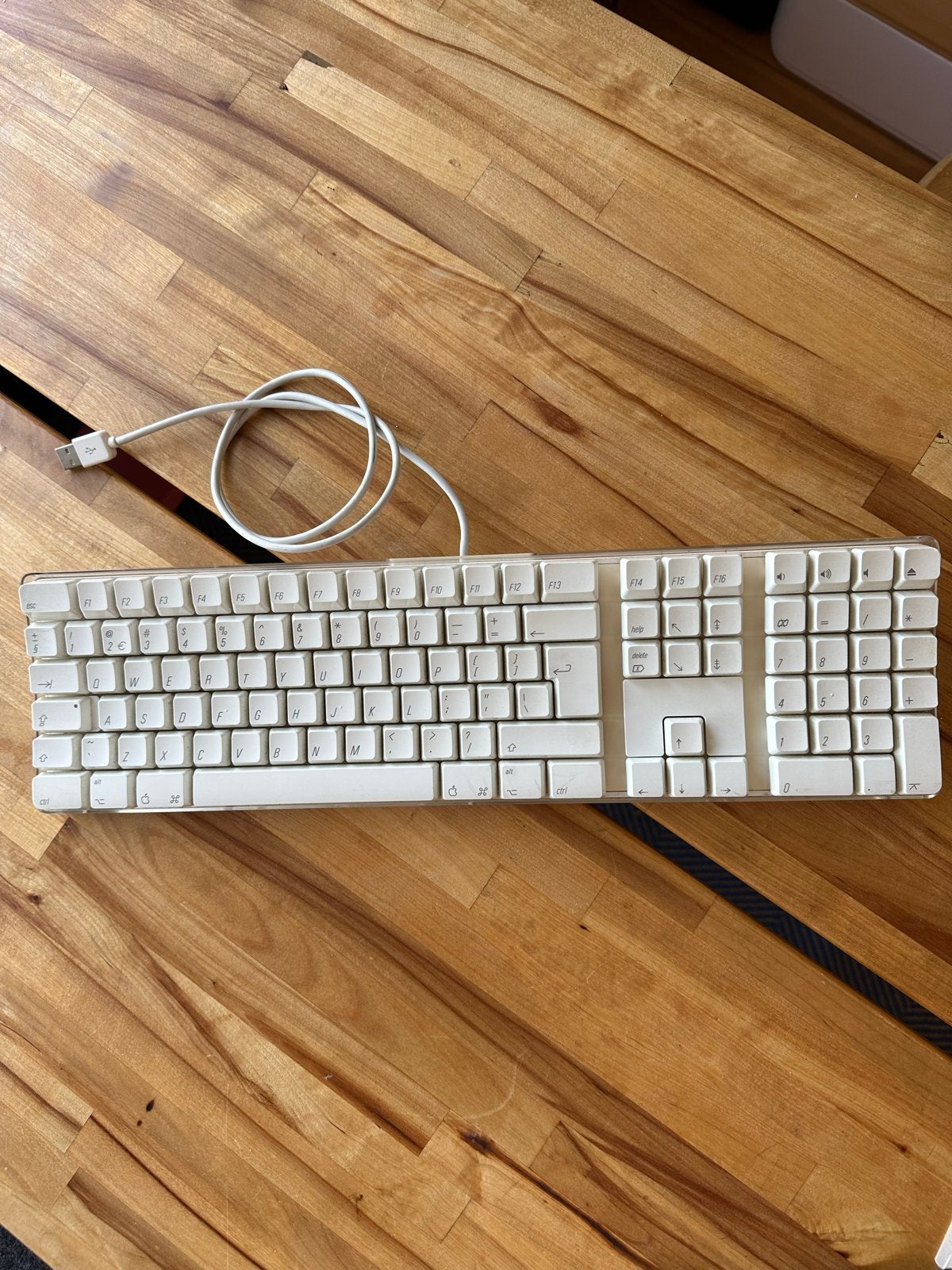Klassiek Apple A1048 Bedraad Toetsenbord Wit - Vintage, Gebruikt, Plug-and-play, Ophalen of Verzenden, Qwerty