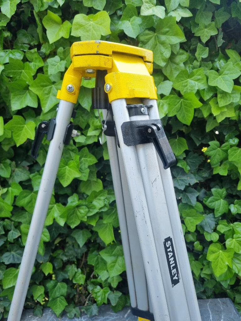 Bouwlaser statief, Doe-het-zelf en Verbouw, Meetapparatuur, Ophalen, Zo goed als nieuw, Afstand