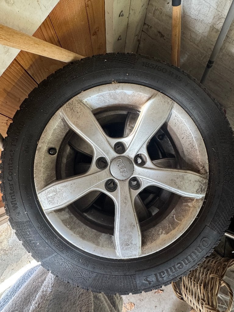 Audi A1 velgen & winterbanden, Auto-onderdelen, Ophalen, 15 inch, Banden en Velgen, Personenwagen
