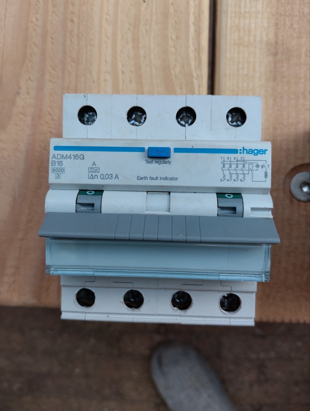 Hager ADM416G B16 Aardlekautomaat 0,03A, Ophalen of Verzenden, Gebruikt, Hager, Aardlekautomaat