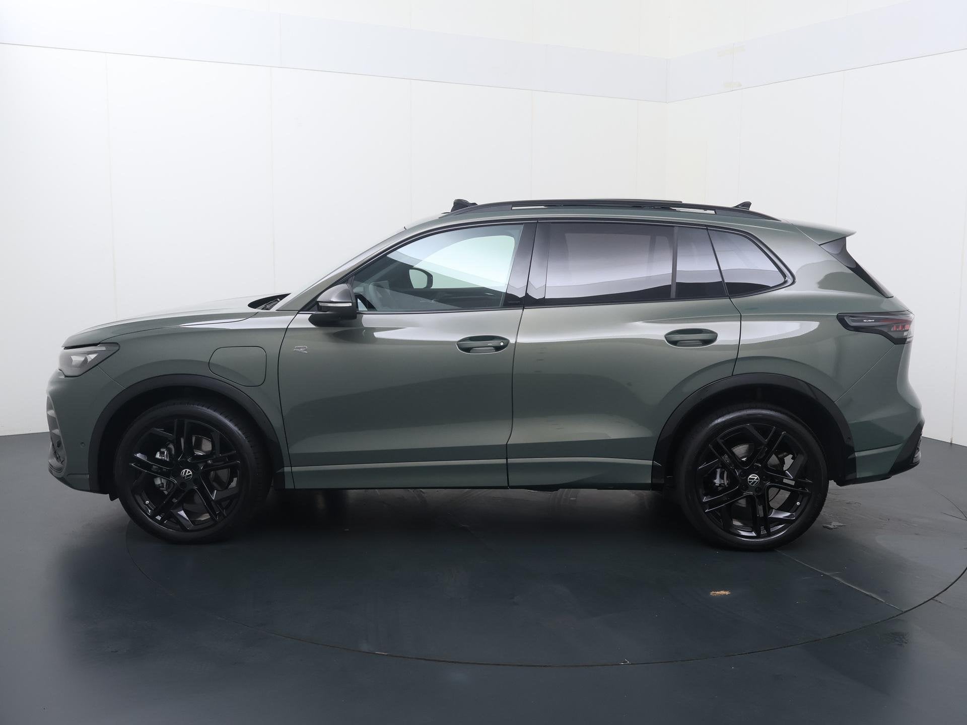 Volkswagen Tiguan 1.5 eHybrid R-Line Edition | 272 PK | SoH, 12 maanden, Euro 6, 4 cilinders, 150 min