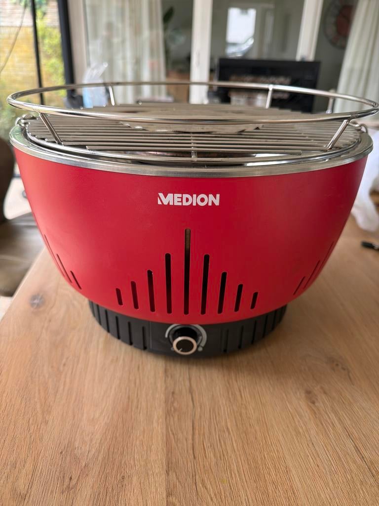 Medion houtskoolbarbecue tafelmodel, Ophalen of Verzenden, Gebruikt, Met accessoires
