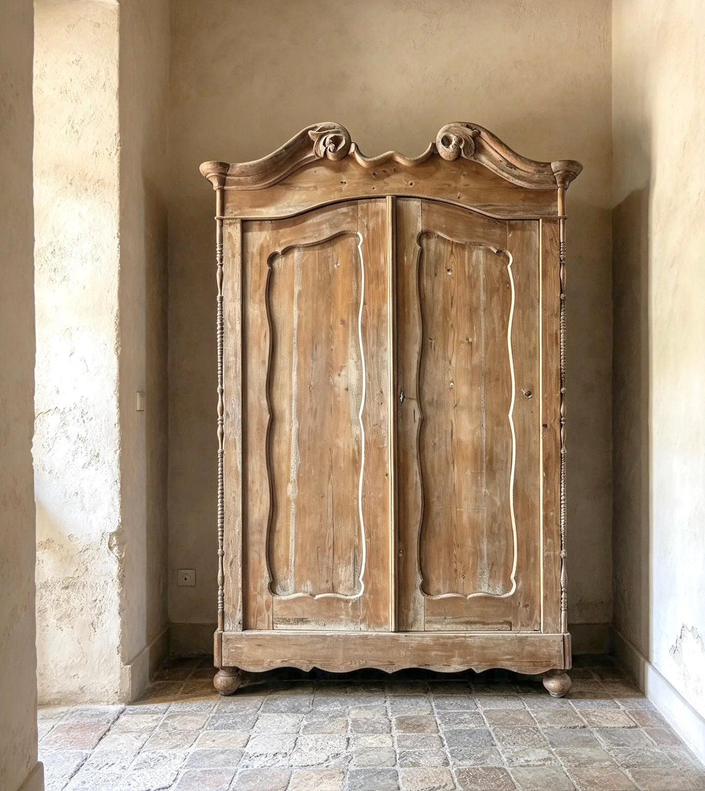 *Antieke oud grenen kast met sierlijke details* Plaatje !, Huis en Inrichting, Ophalen, Gebruikt, 25 tot 50 cm, 100 tot 150 cm
