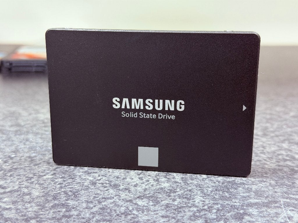 Samsung 860 EVO SSD - 250GB - 2.5" SATA SSD - 3 beschikbaar, Intern, Gebruikt, Ophalen of Verzenden, Samsung