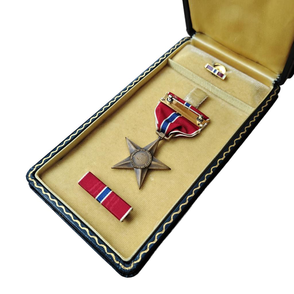 WWII US Bronze Star Medal With Box Named, Verzamelen, Militaria | Tweede Wereldoorlog, Ophalen of Verzenden, Amerika, Embleem of Badge
