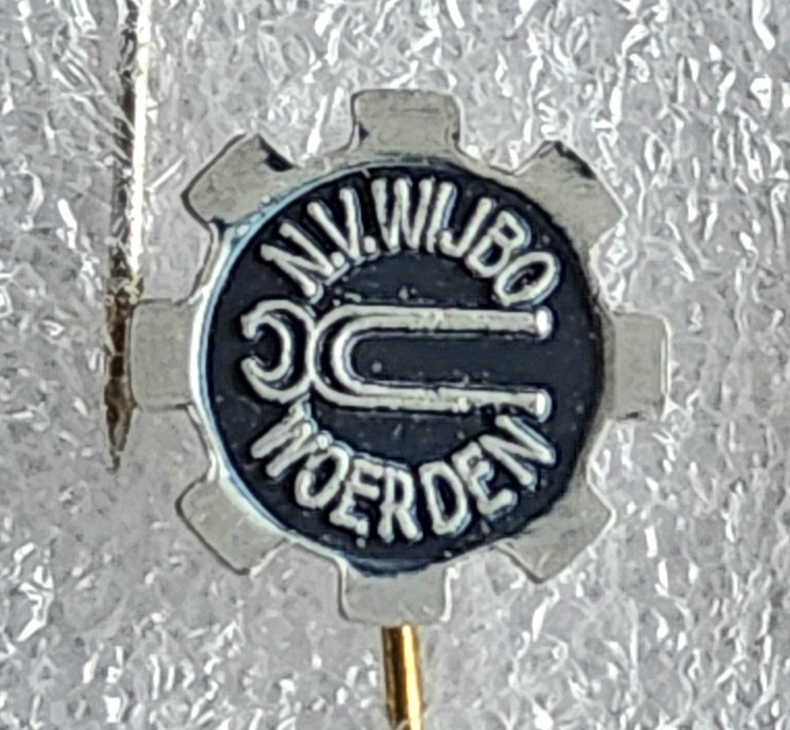 Vintage Speldje N.V. Wijbo Woerden, Ophalen of Verzenden, Gebruikt, Overige onderwerpen, Speldje of Pin