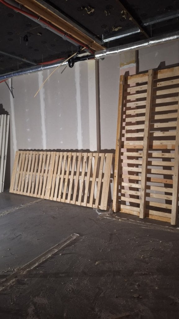 2 grote Pallets, Doe-het-zelf en Verbouw, Hout en Planken, Gebruikt, Ophalen of Verzenden, 250 tot 300 cm, 50 mm of meer