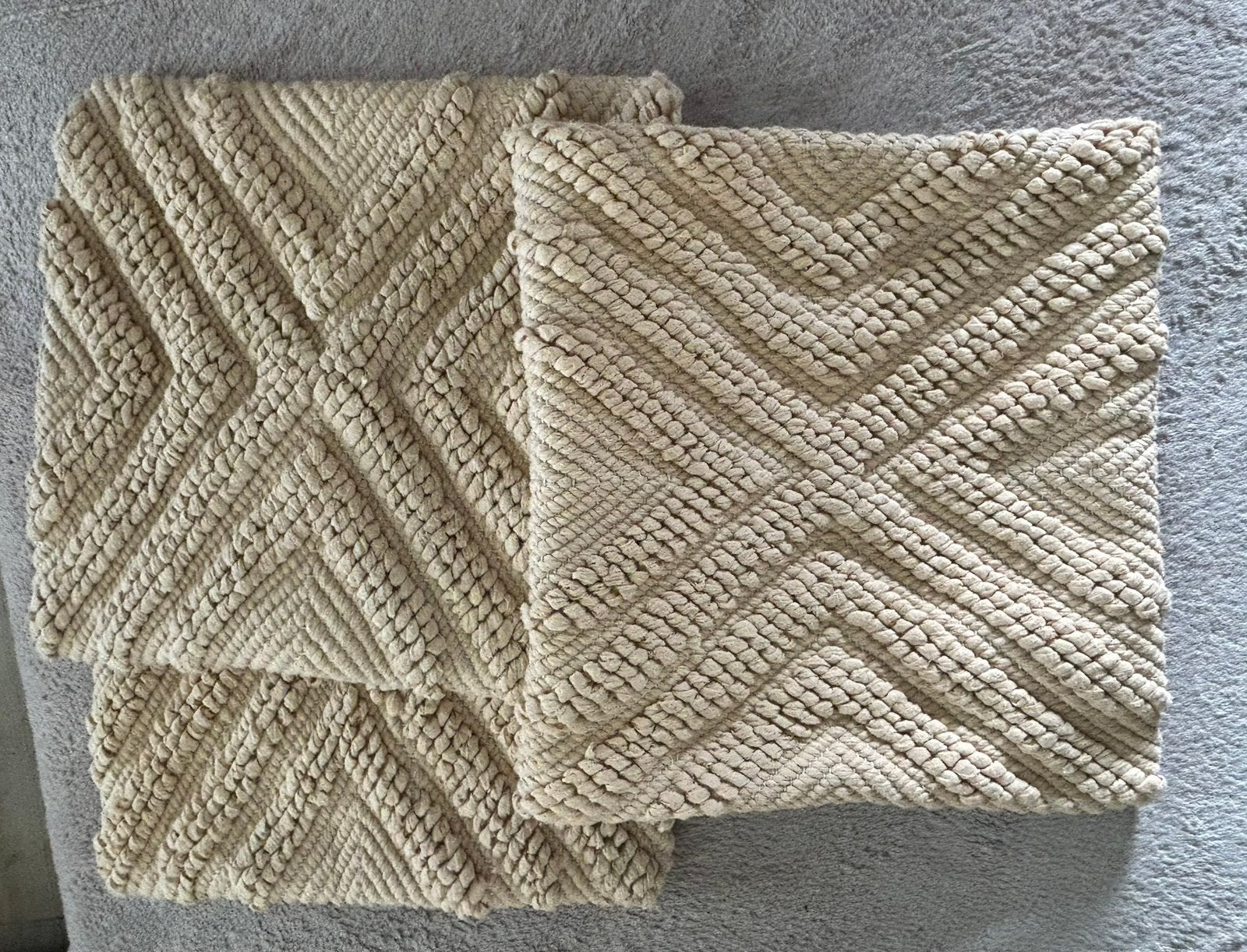 Dutch decor. 3 Sierkussen Hoezen Zand kleur, Ophalen of Verzenden, Zo goed als nieuw, Vierkant