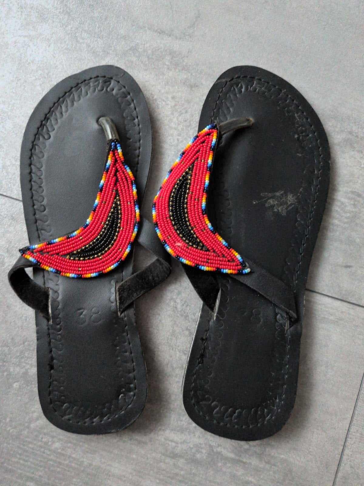 Echte Afrikaanse slippers maat 38, Ophalen, Nieuw, Zwart