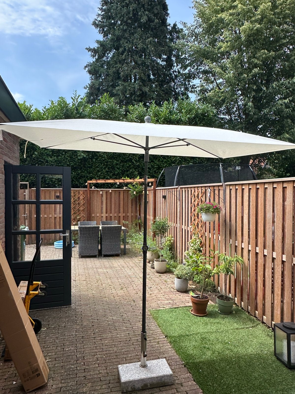 Balkon parasol met parasolvoet - zo goed als nieuw, Ophalen, Verstelbaar, Zo goed als nieuw, 1 tot 2 meter