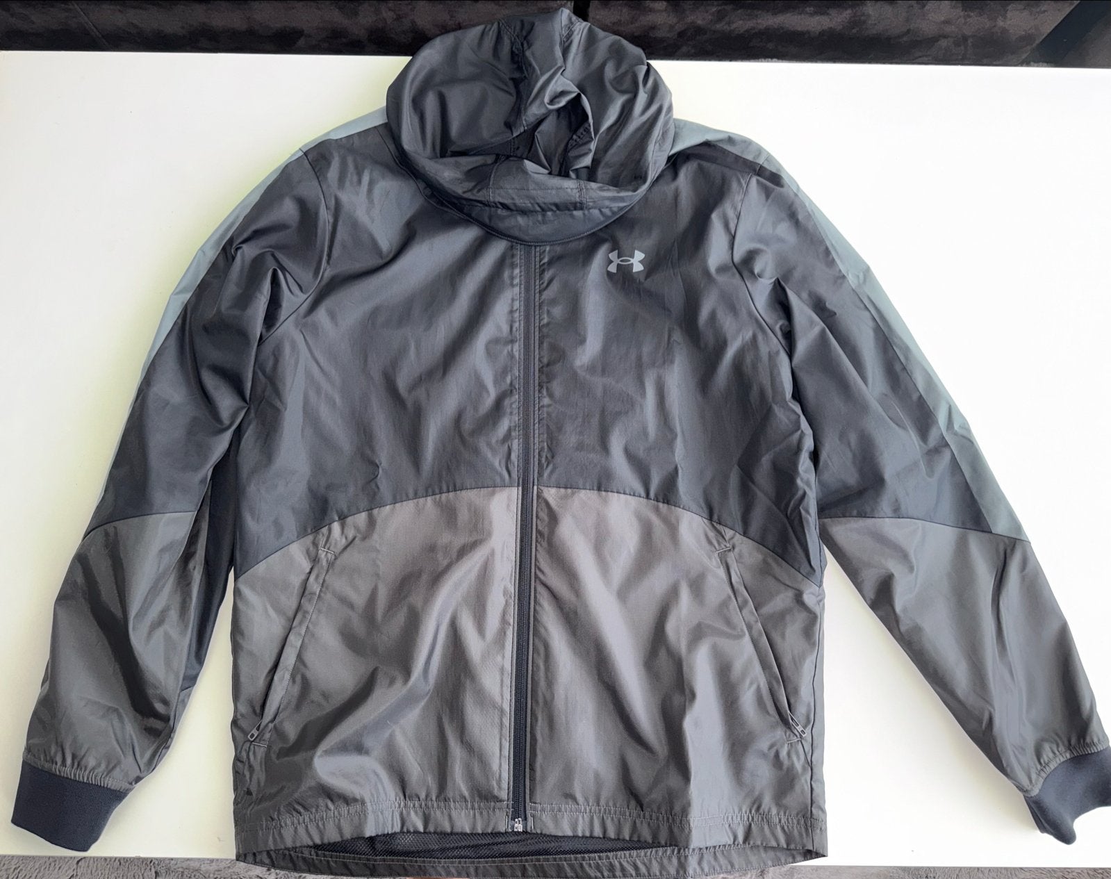 Under Armour jas, ongedragen maat M, Ophalen of Verzenden, Zo goed als nieuw, Maat 48/50 (M), Zwart