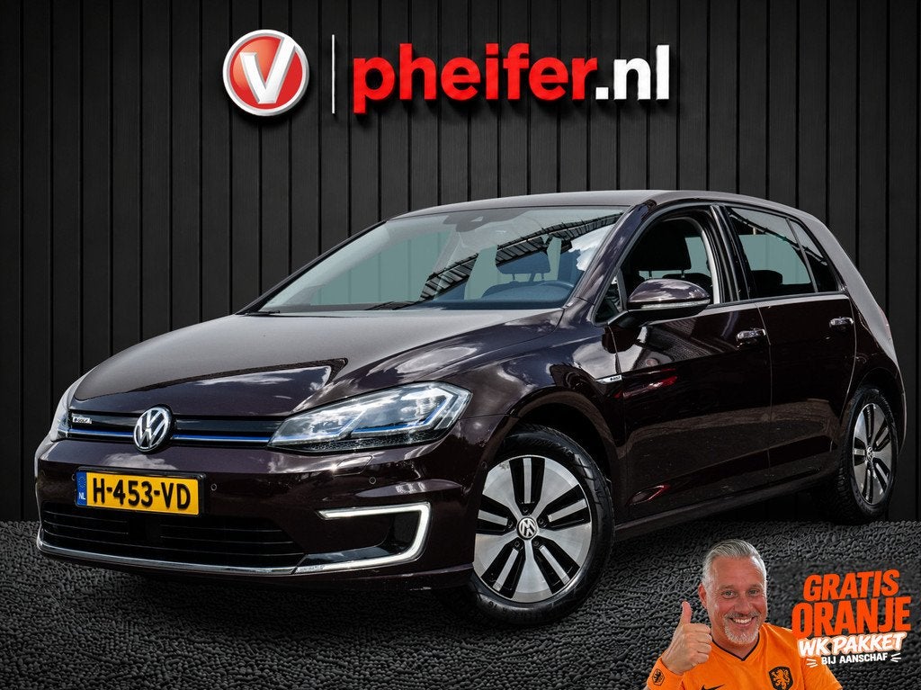 Volkswagen e-Golf e-Golf 136pk SOH 81% Virtual cockpit/ Warm, Auto's, Gebruikt, Zwart, 35 kWh, Met garantie (alle)