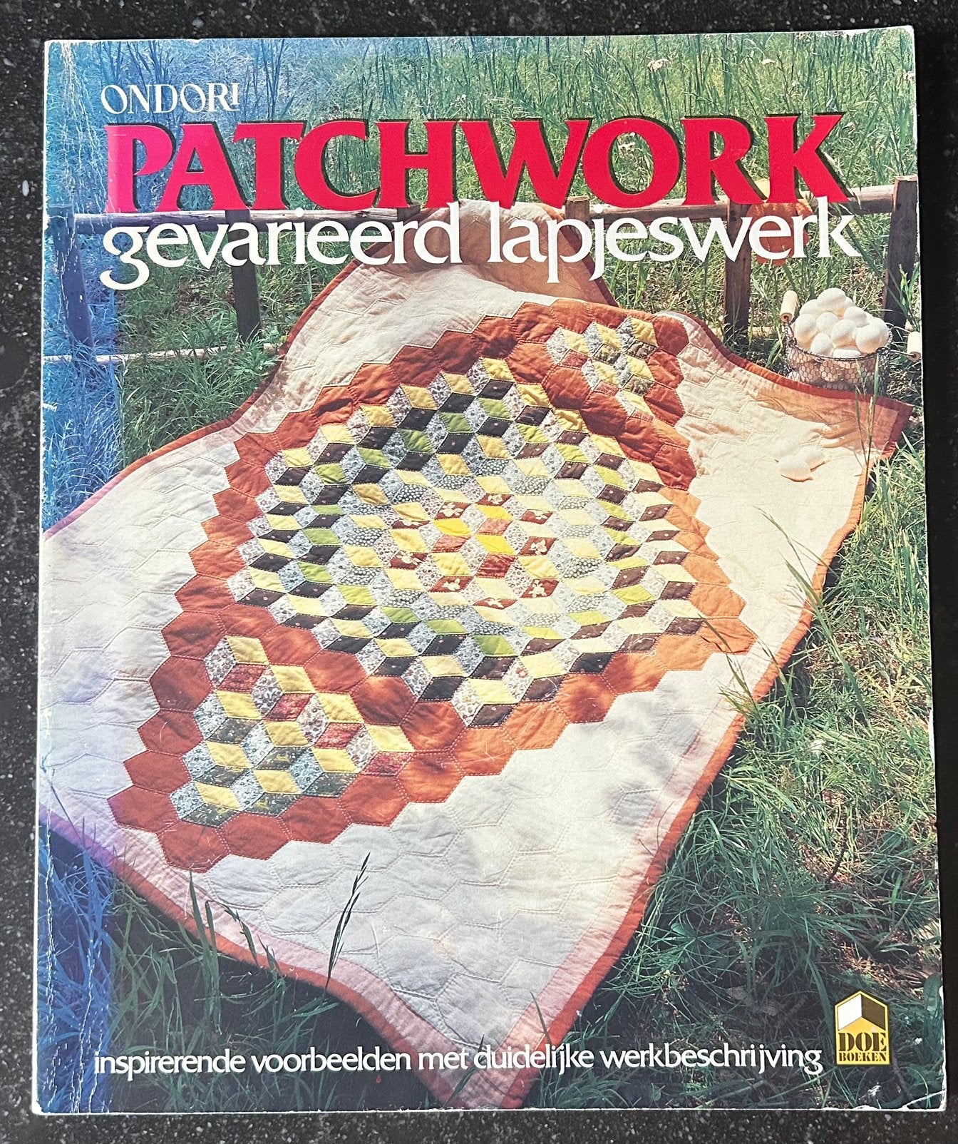 Ondori - Patchwork gevarieerd lapjeswerk, Boeken, Ondori, Ophalen of Verzenden, Zo goed als nieuw, Borduren en Naaien