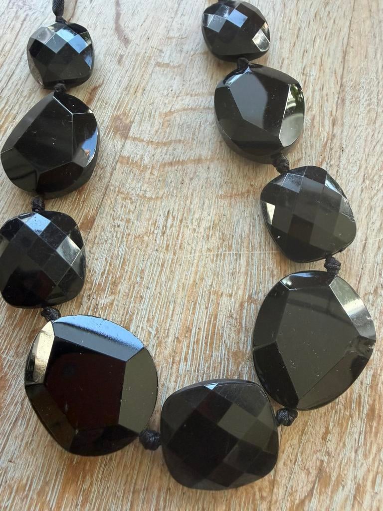 Oude git of zwarte glazen kralen ketting, Ophalen of Verzenden, Zo goed als nieuw, Zwart, Overige materialen
