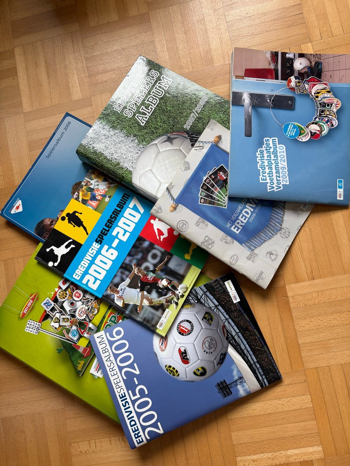 7 Eredivisie Voetbal Verzamelalbums - Hollands Helden, Ophalen of Verzenden, Gelezen, Balsport