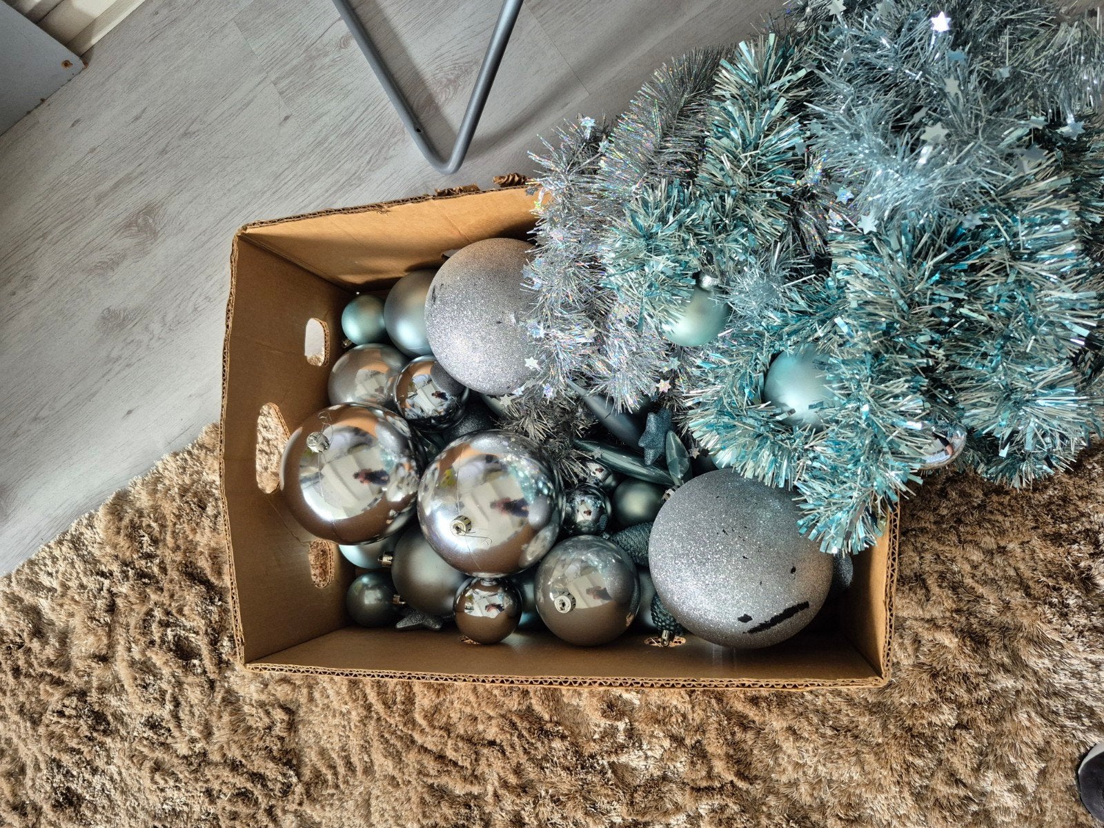 kerst ballen en slinger, Ophalen