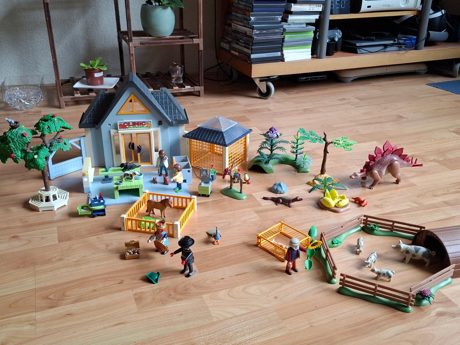 Playmobil Dierenkliniek, dinosaurus, boer, varkens, Ophalen of Verzenden, Zo goed als nieuw