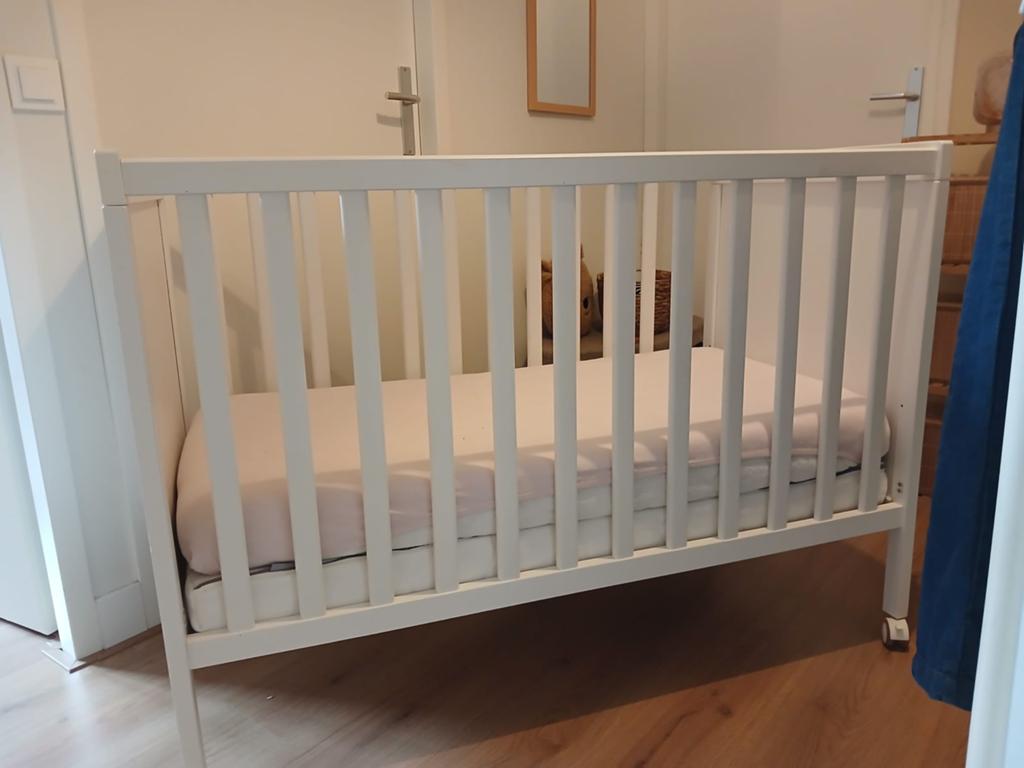 Wit Ledikantje Ikea, Huis en Inrichting, Ophalen, Verstelbaar, Wit, 190 cm of minder