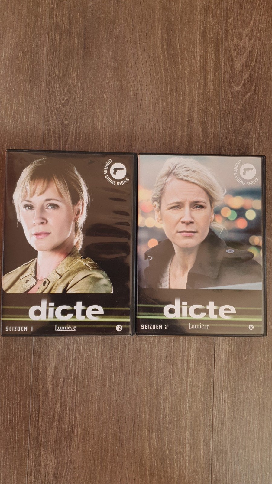 Dicte Seizoen 1 & 2 DVD Boxset, Cd's en Dvd's, Misdaad, Nederlands, Seizoen 1, Ophalen of Verzenden