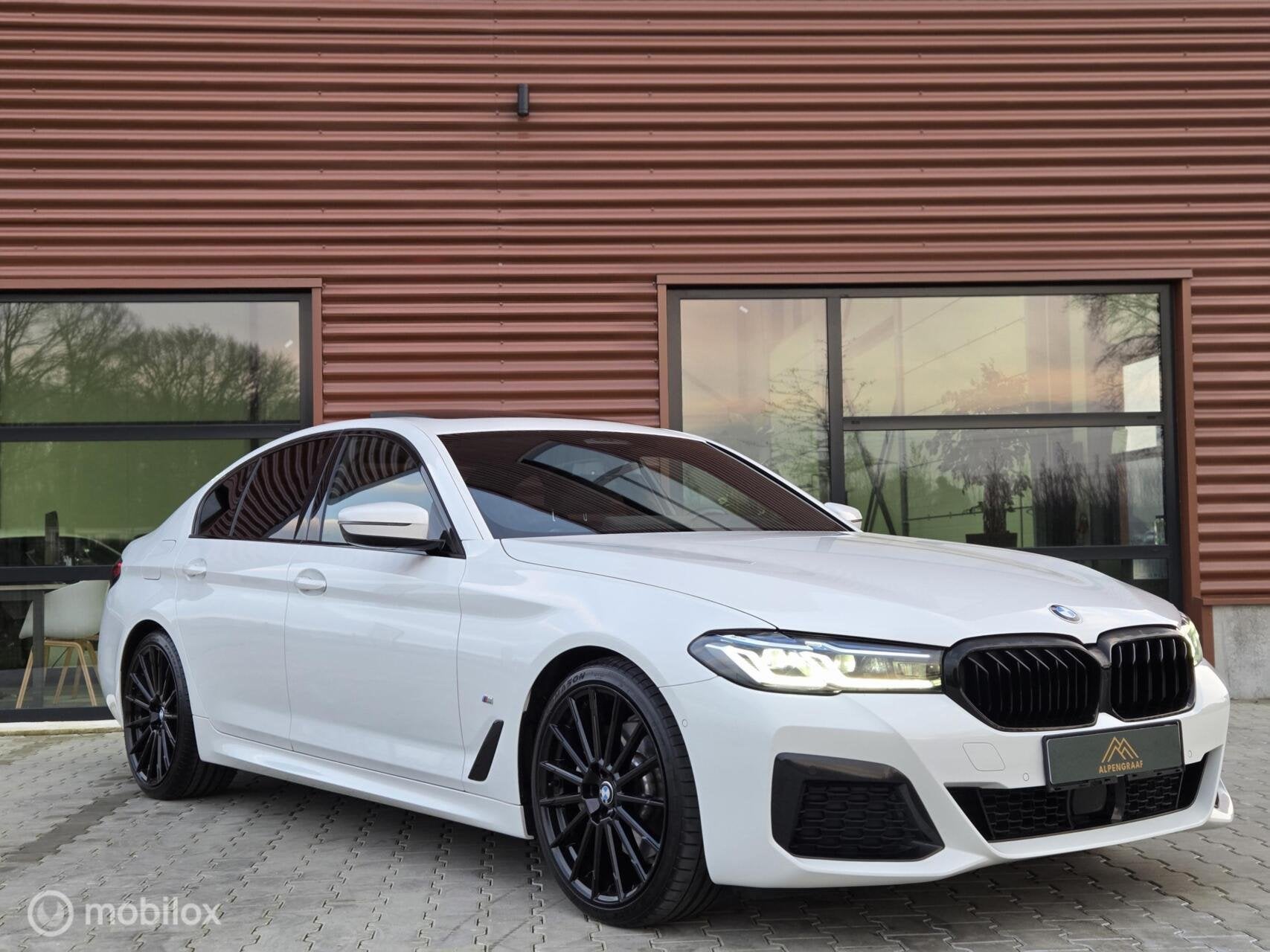 BMW 5-serie 530d Business Edition Plus M-Sport | Laser|Keyle, Auto's, Automaat, Dealer onderhouden, Achterwielaandrijving, Gebruikt