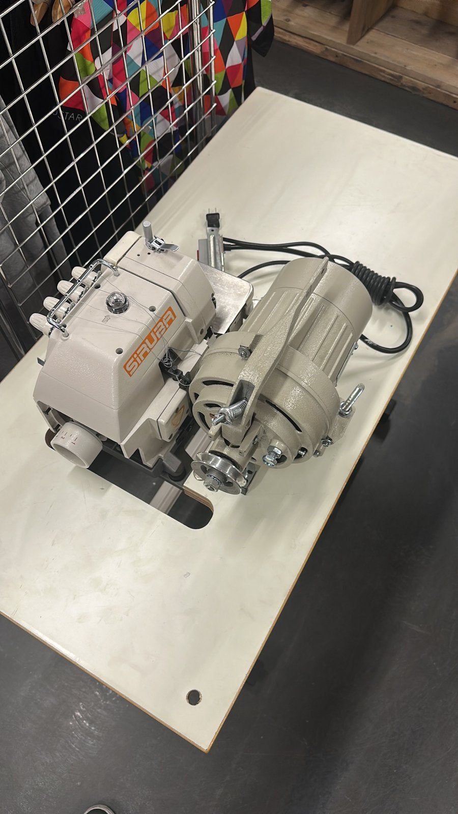 Industriële lockmachine overlock siruba 4 draads 220v, Ophalen, Lockmachine, Overige merken