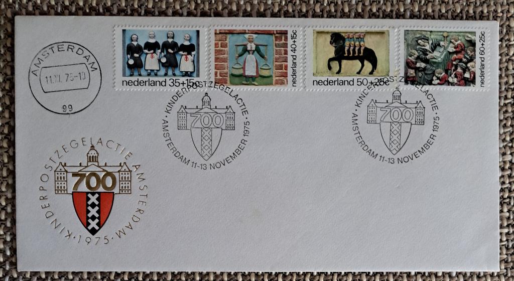 Envelop met losse KINDERZEGELS 1975 erop, Ophalen of Verzenden, Envelop