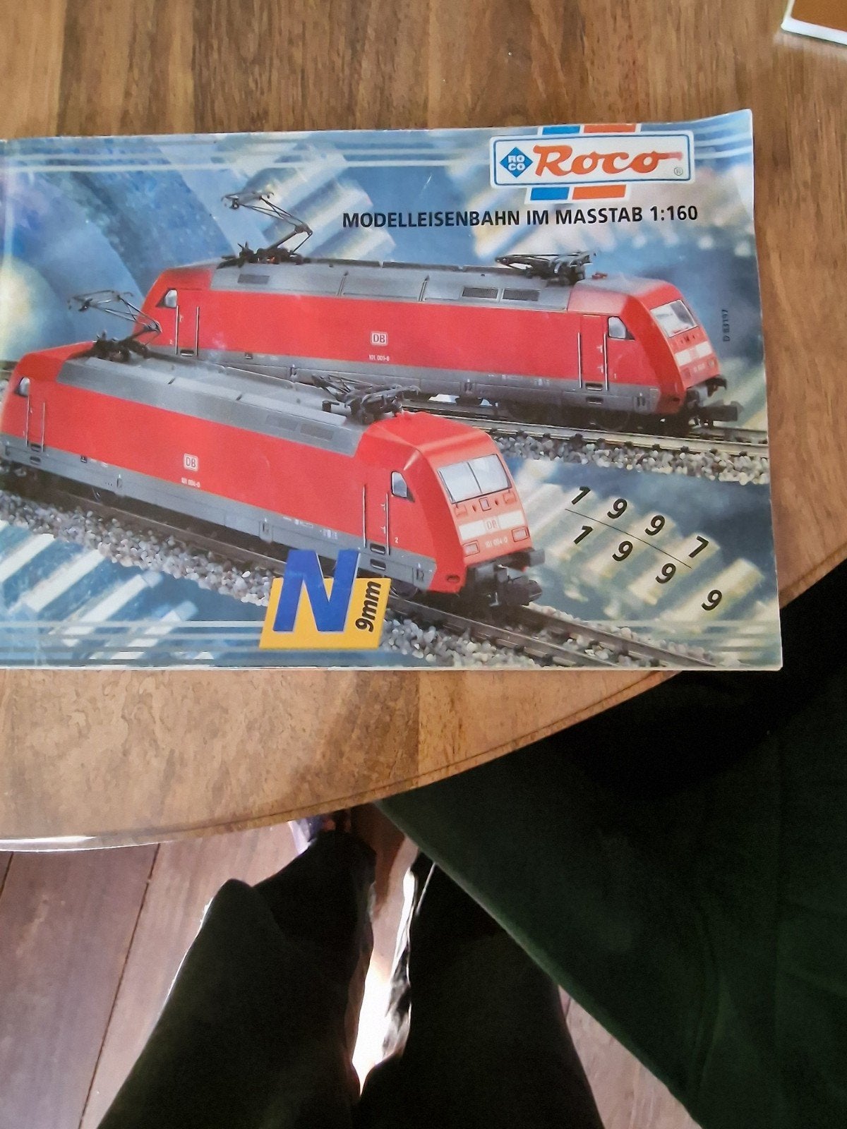 Roco Modell Eisenbahn Catalogus 1997/1999 N-Spoor, Hobby en Vrije tijd, Ophalen of Verzenden, Gebruikt, Boek, Tijdschrift of Catalogus