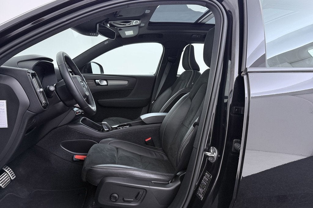 Volvo XC40 1.5 T4 Recharge R-Design | Trekhaak | Panoramadak, Zwart, Bedrijf, Hybride Elektrisch/Benzine, 3 cilinders