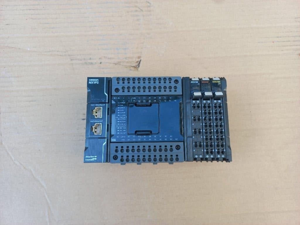 Omron NX1P2 PLC + uitbreidingsmodules – complete set, Ophalen of Verzenden, Zo goed als nieuw
