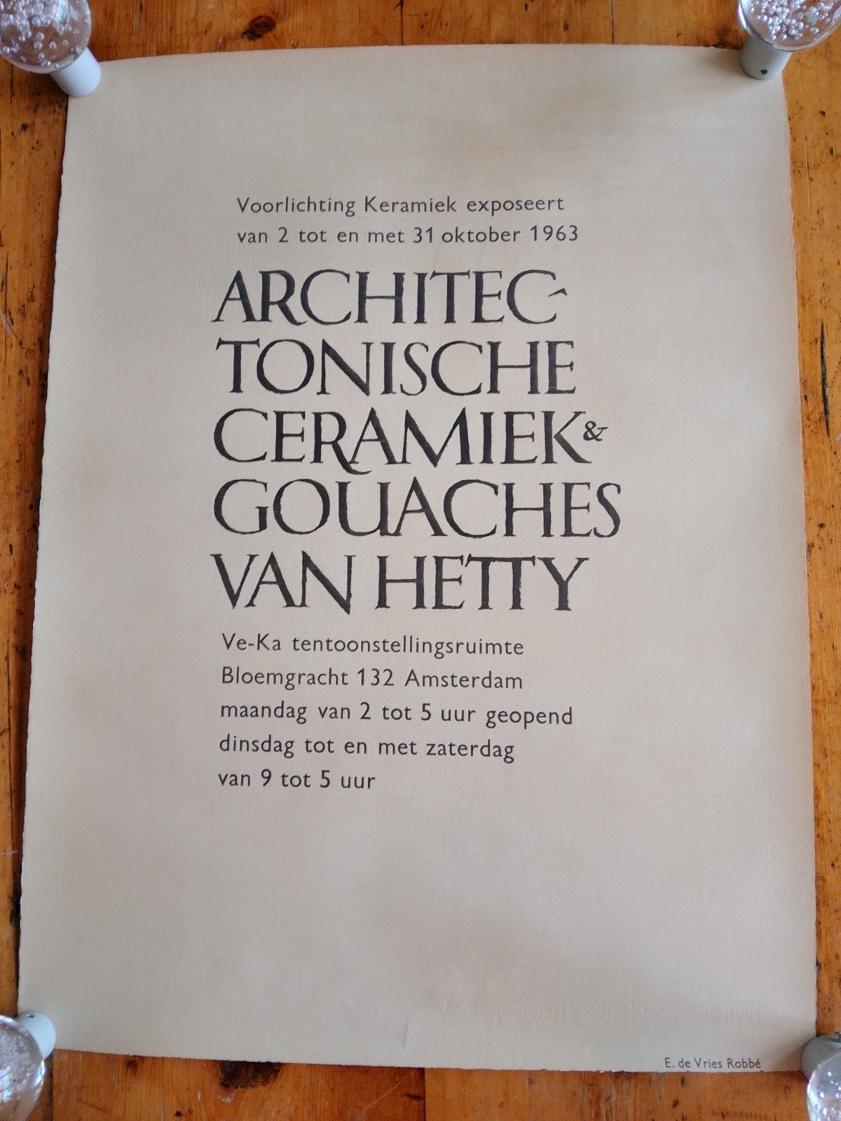 Architectonische Keramiek & Gouaches van Hetty - Poster 1963, Rechthoekig Staand, Ophalen of Verzenden, Zo goed als nieuw, A1 t/m A3