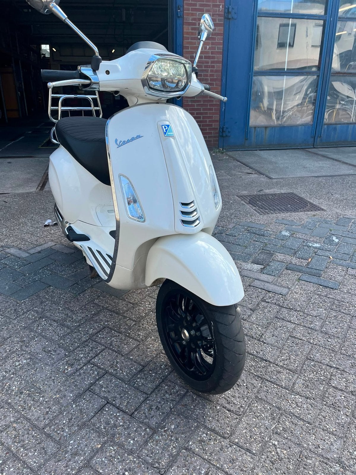 Vespa Sprint 25km/u - Wit - Zo goed als nieuw, Fietsen en Brommers, Scooters | Vespa, Ophalen, Overige modellen, Zo goed als nieuw