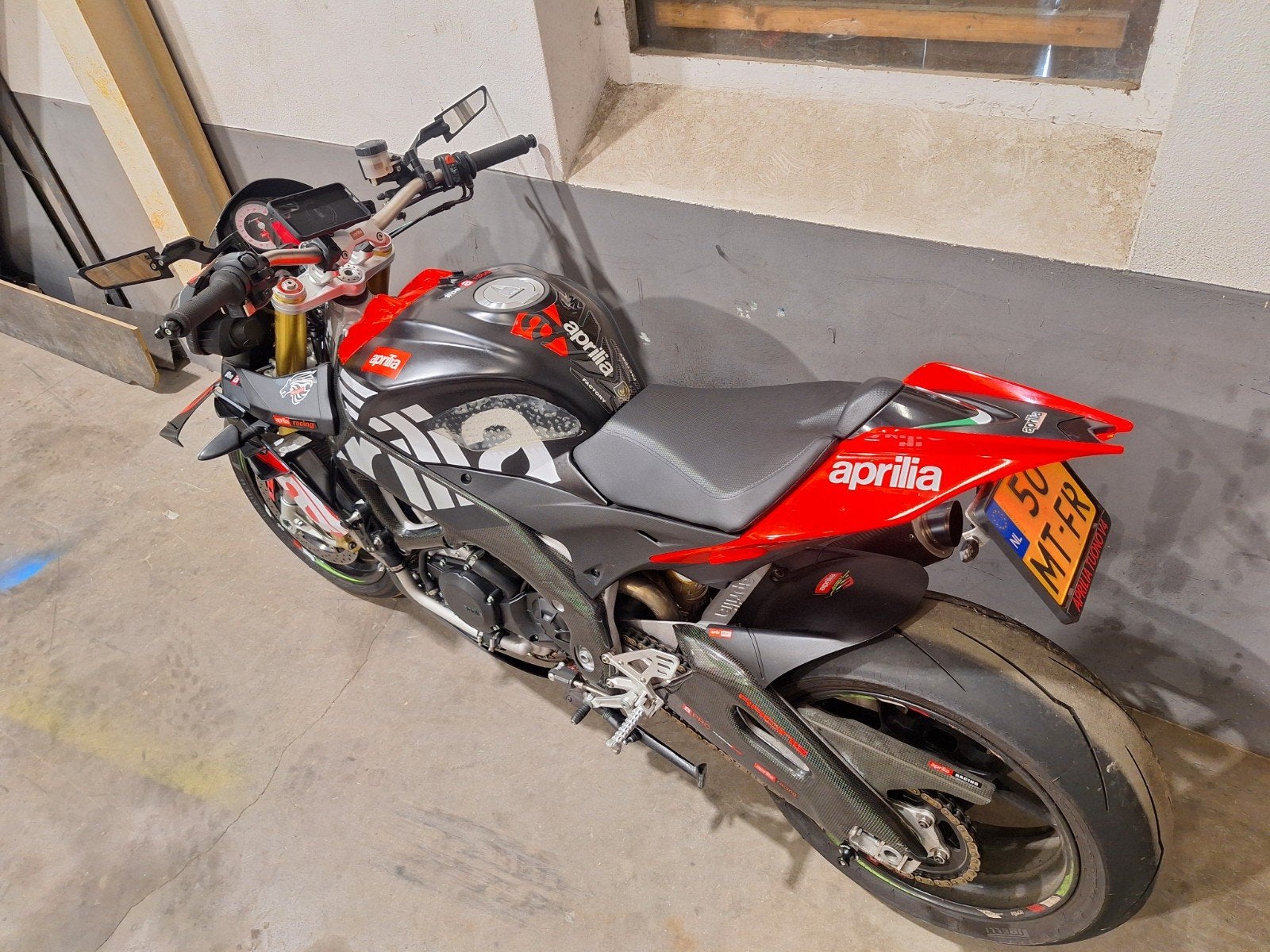 Foto 20 van DIKSTE Aprilia Tuono V4 APRC Hyper Naked carbon RSV4 MT09