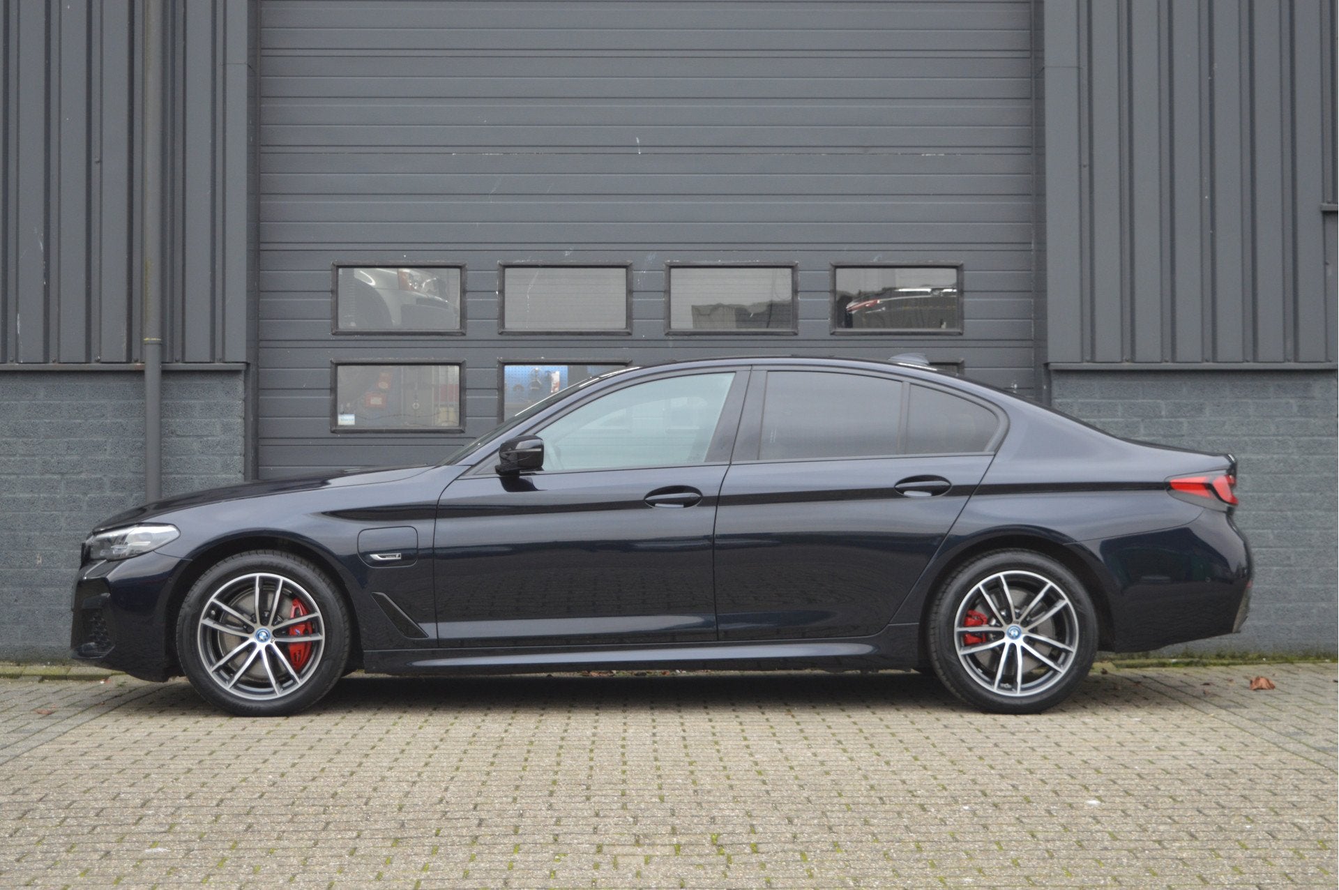 BMW 5 Serie 520e Executive | M-PAKKET | CAMERA | CARPLAY |, Auto's, BMW, Automaat, 1998 cc, Achterwielaandrijving, Gebruikt