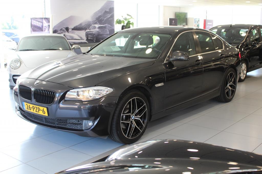 BMW 5 Serie 523i Executive/CRUISE CONTROL/NAVIGATIE/PDC, Euro 5, Gebruikt, Zwart, 2000 kg