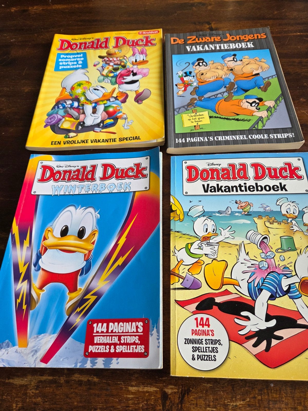 4 Donald Duck Vakantieboeken en De Zware Jongens, Meerdere stripboeken, Ophalen of Verzenden, Gelezen, Walt Disney