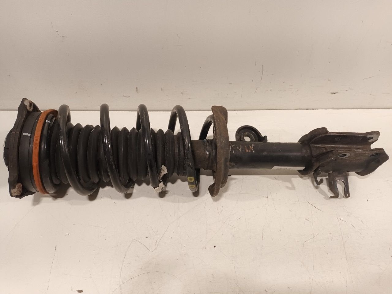Veerpoot links voor Fiat 500X, Onderdelen@venauto.nl, Van der Ven Autorecycling B.V., Gebruikt, Ettenseweg 76, 4706 PB Roosendaal, The Netherlands