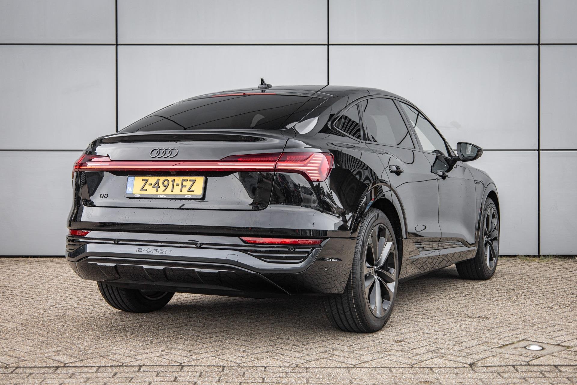 Audi Q8 Sportback e-tron 50 313pk quattro Advanced Edition 9, Automaat, 131 €/maand, Zwart, 95 kWh