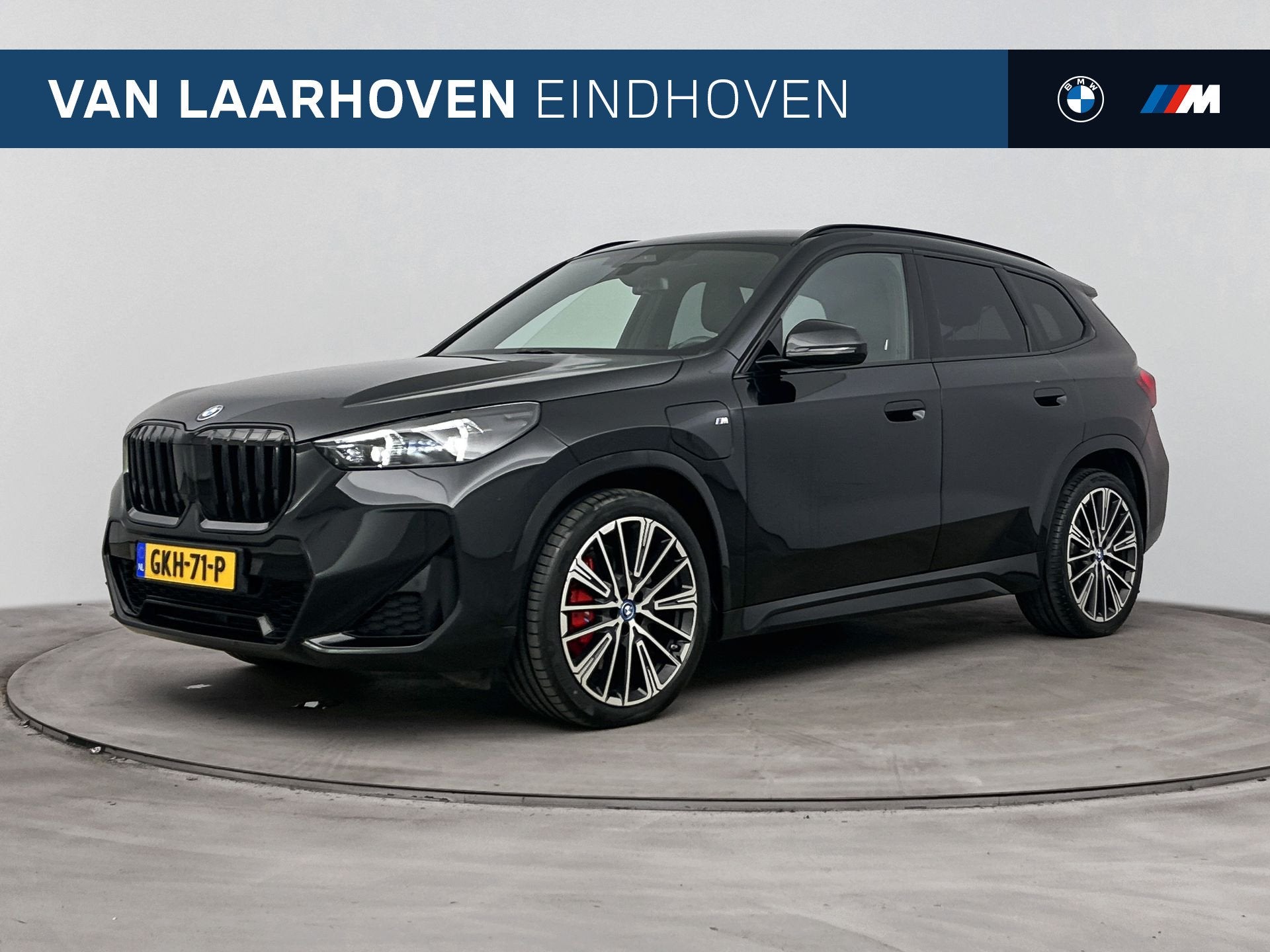 BMW X1 xDrive30e M Sport Automaat / Sportstoelen / Comfort A, Auto's, Euro 6, Zwart, Hybride Elektrisch/Benzine, 3 cilinders