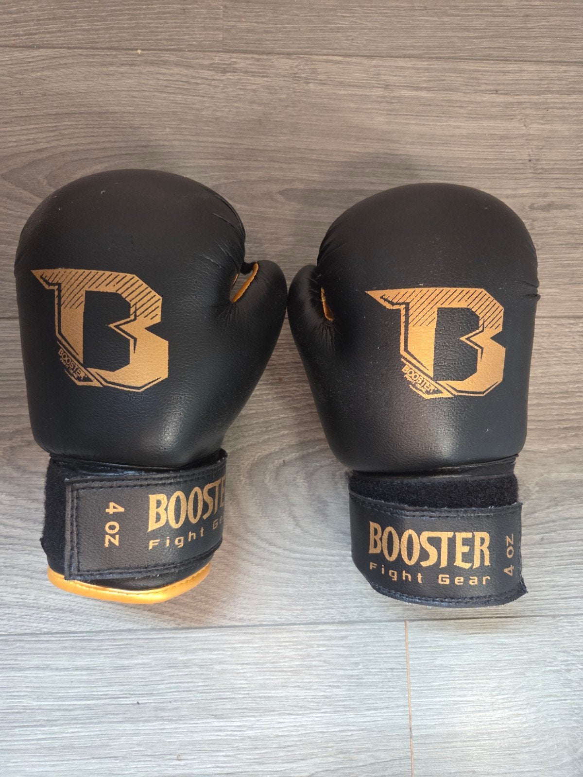Booster Fight Gear Bokshandschoenen - Zwart/Goud 4 oz, Ophalen of Verzenden, Zo goed als nieuw, Bokshandschoenen