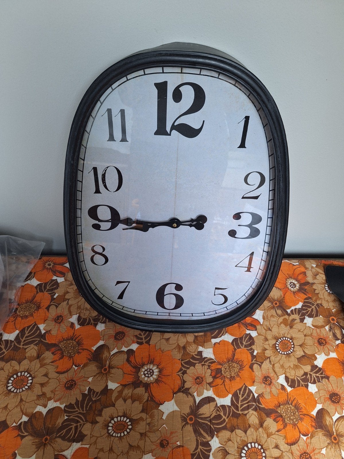 Mooie ovale vintage klok van Riviera Maison, Ophalen, Zo goed als nieuw, Analoog, Wandklok