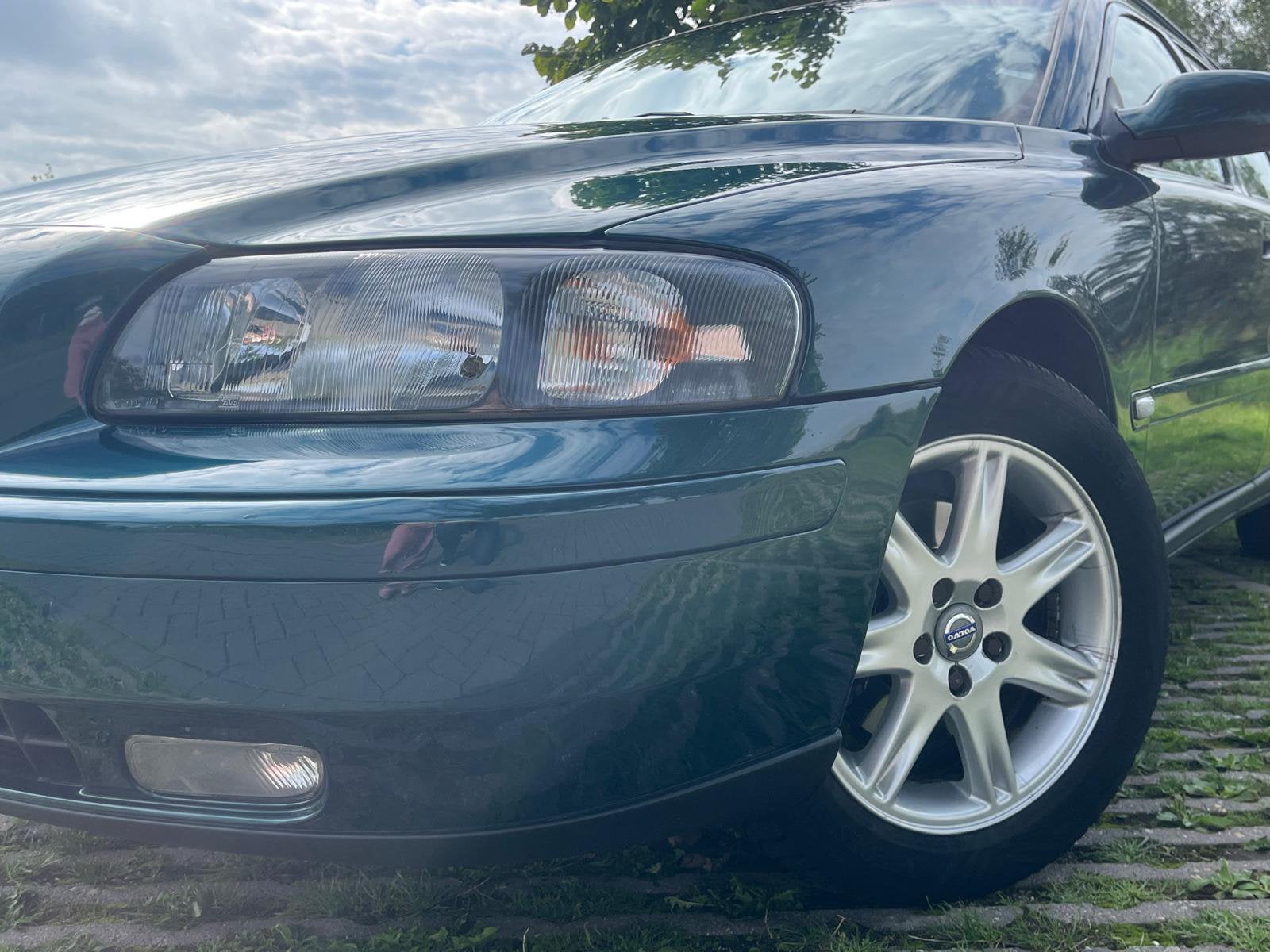 Foto 2 van Volvo V70 2.4 140PK youngtimer 182dkm