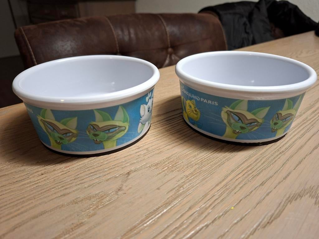 voerbak voor hond of poes komen uit disney, Ophalen