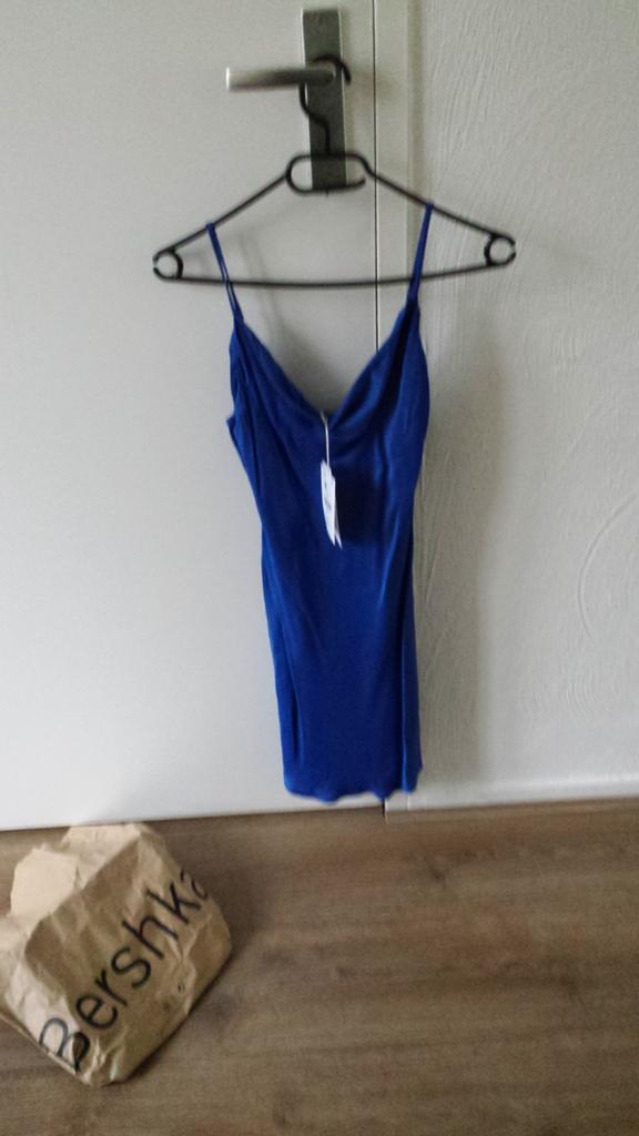 Nieuwe jurk van Bershka maat XS, Ophalen, Nieuw, Maat 34 (XS) of kleiner