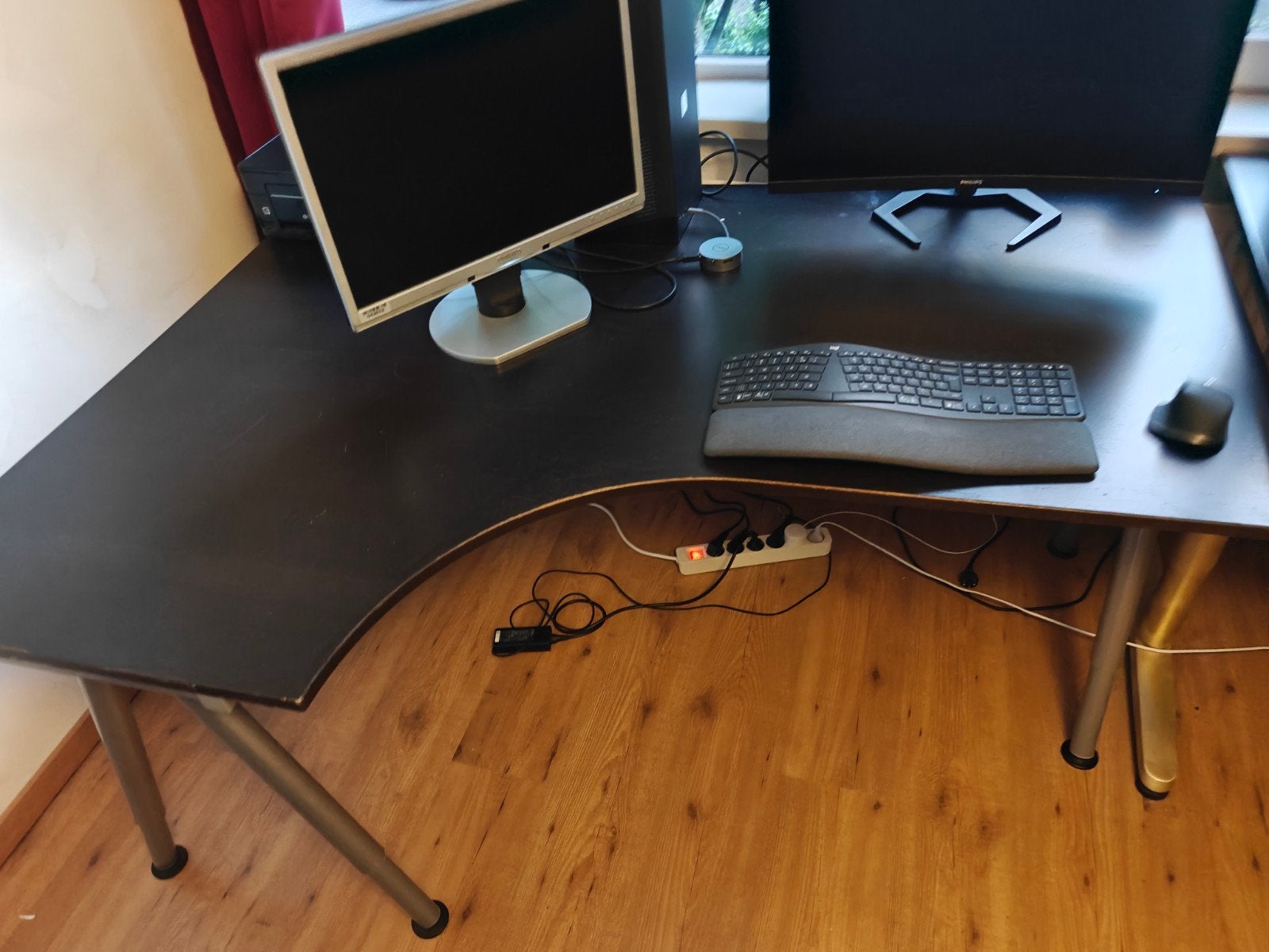 IKEA Verstelbaar Hoekbureau Zwart Bruin, Ophalen, In hoogte verstelbaar, Gebruikt