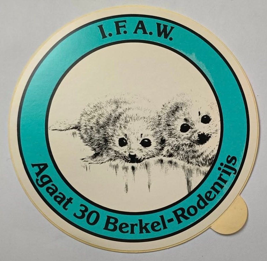 Sticker I.F.A.W. Berkel-Rodenrijs, Verzamelen, Ophalen of Verzenden, Zo goed als nieuw, Dier en Natuur
