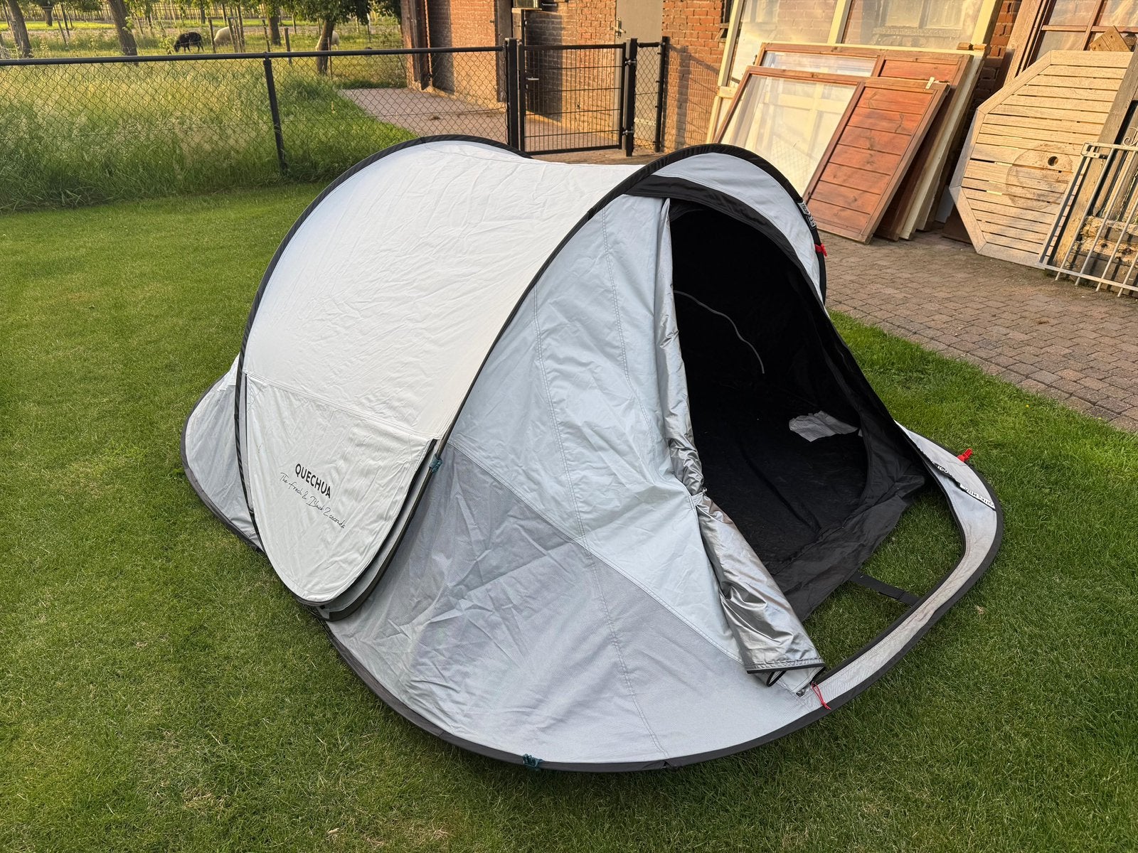 Pop up tent, Ophalen, Zo goed als nieuw, Tot en met 2